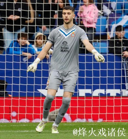 世体:霍安-加西亚因碰撞受伤,步态不稳,但可继续上场 世体:霍安-加西亚因碰撞受伤,步态不稳,但可继续上场